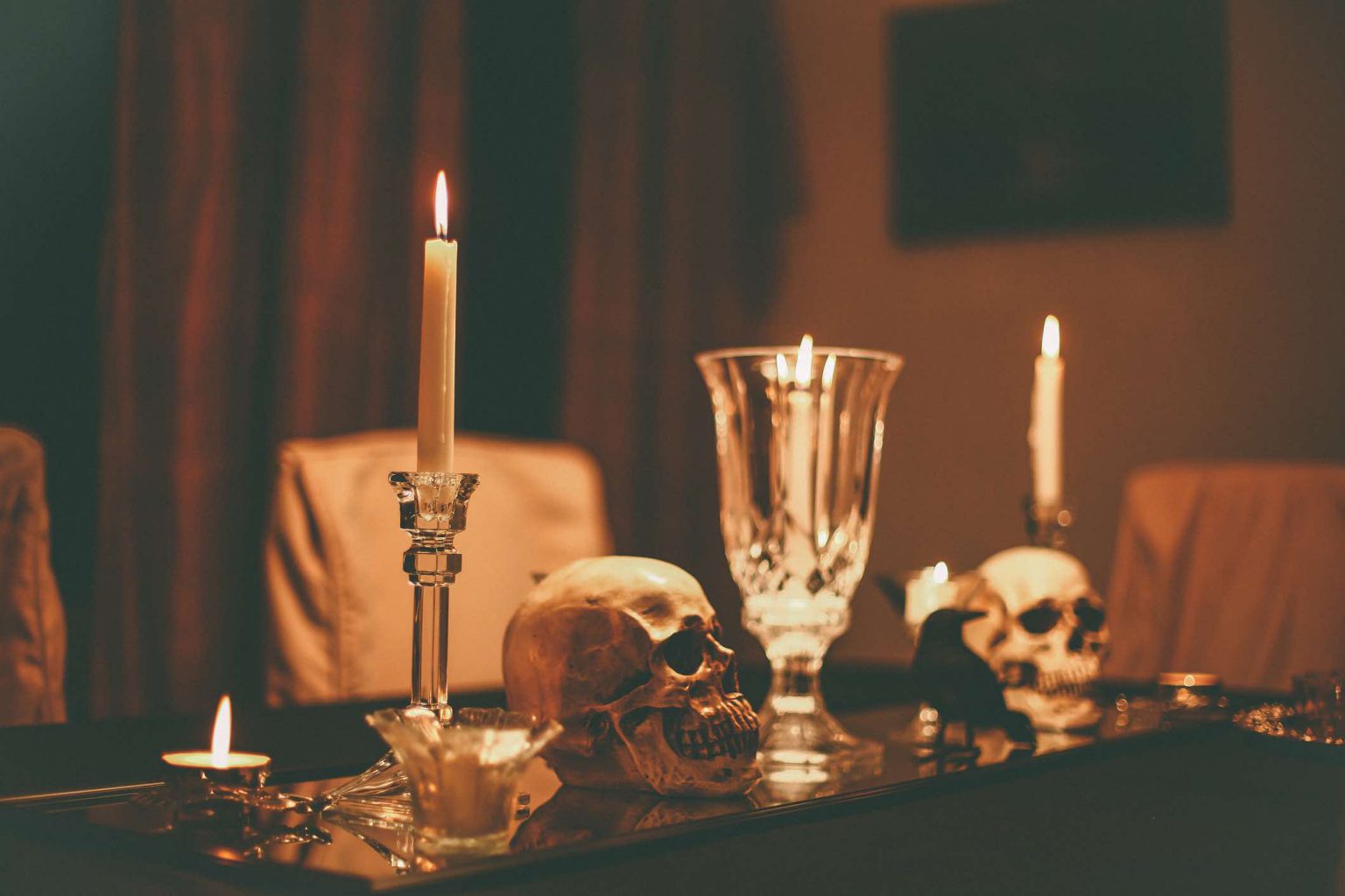 Candlesticks, skulls and a raven on a table - Google kills authorship as an SEO tool